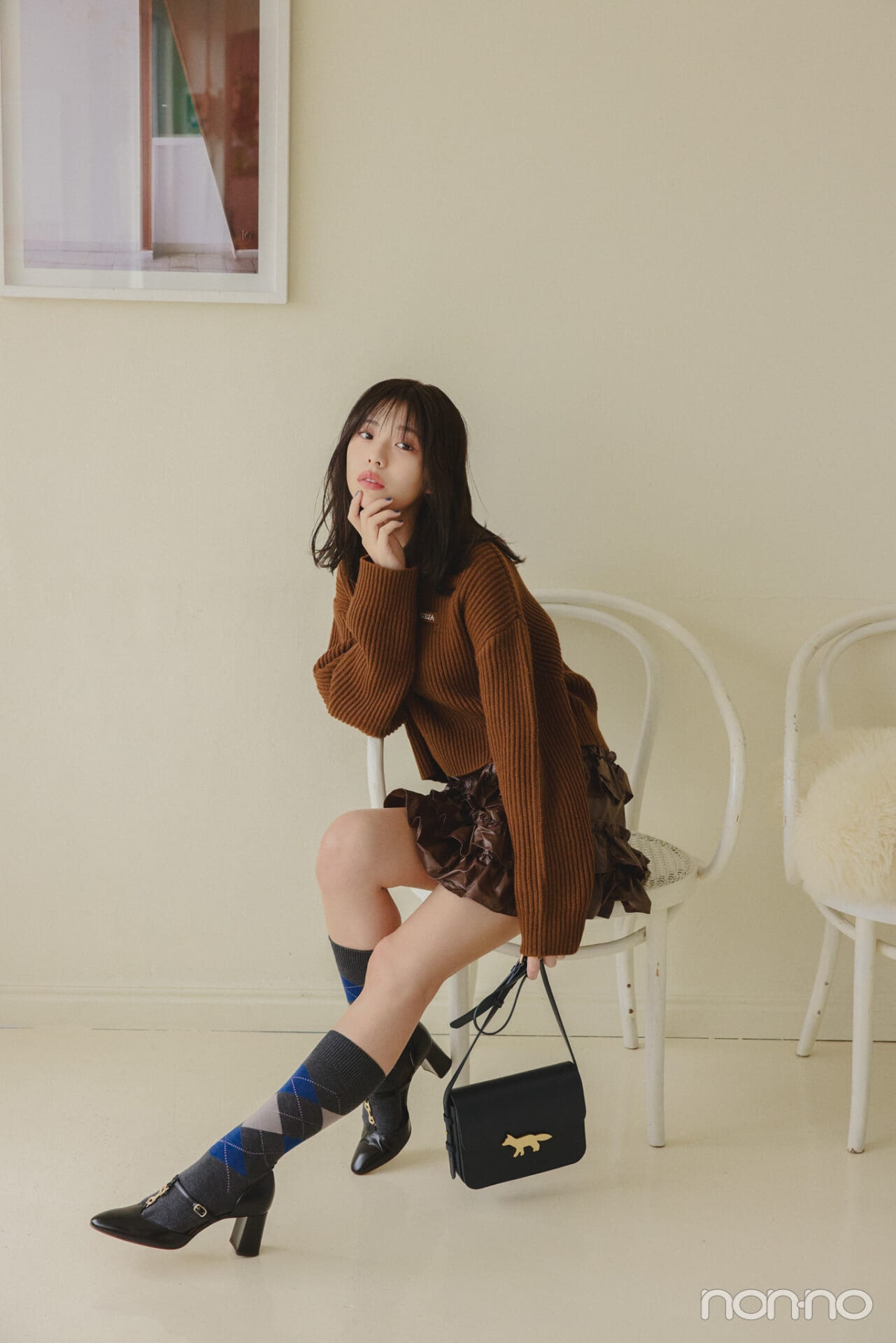 菊地姫奈の冬のミニティアードミニスカートの全身