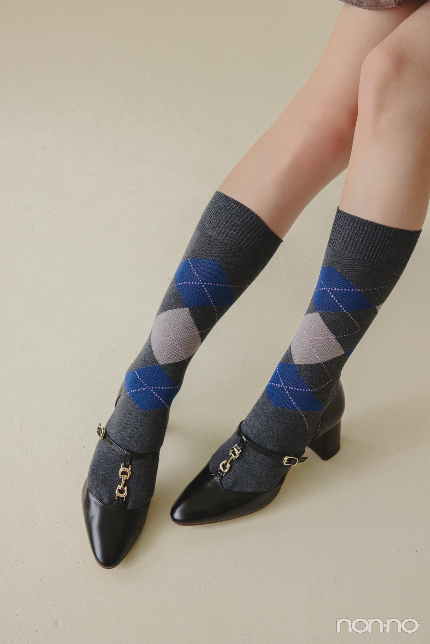 菊地姫奈の冬のミニティアードミニスカートの防寒ポイント