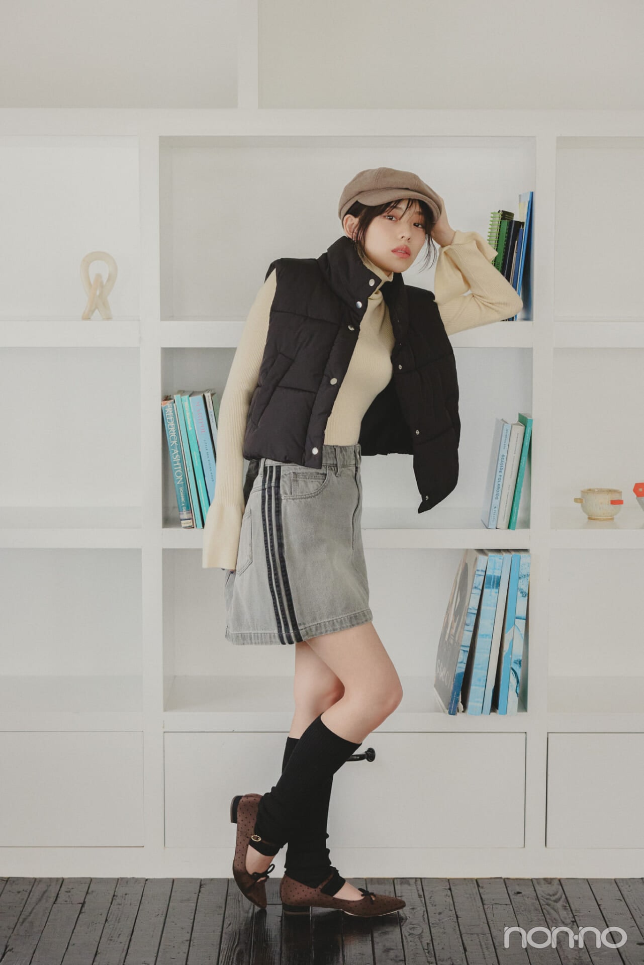 菊地姫奈の冬のミニデニムミニスカートの全身