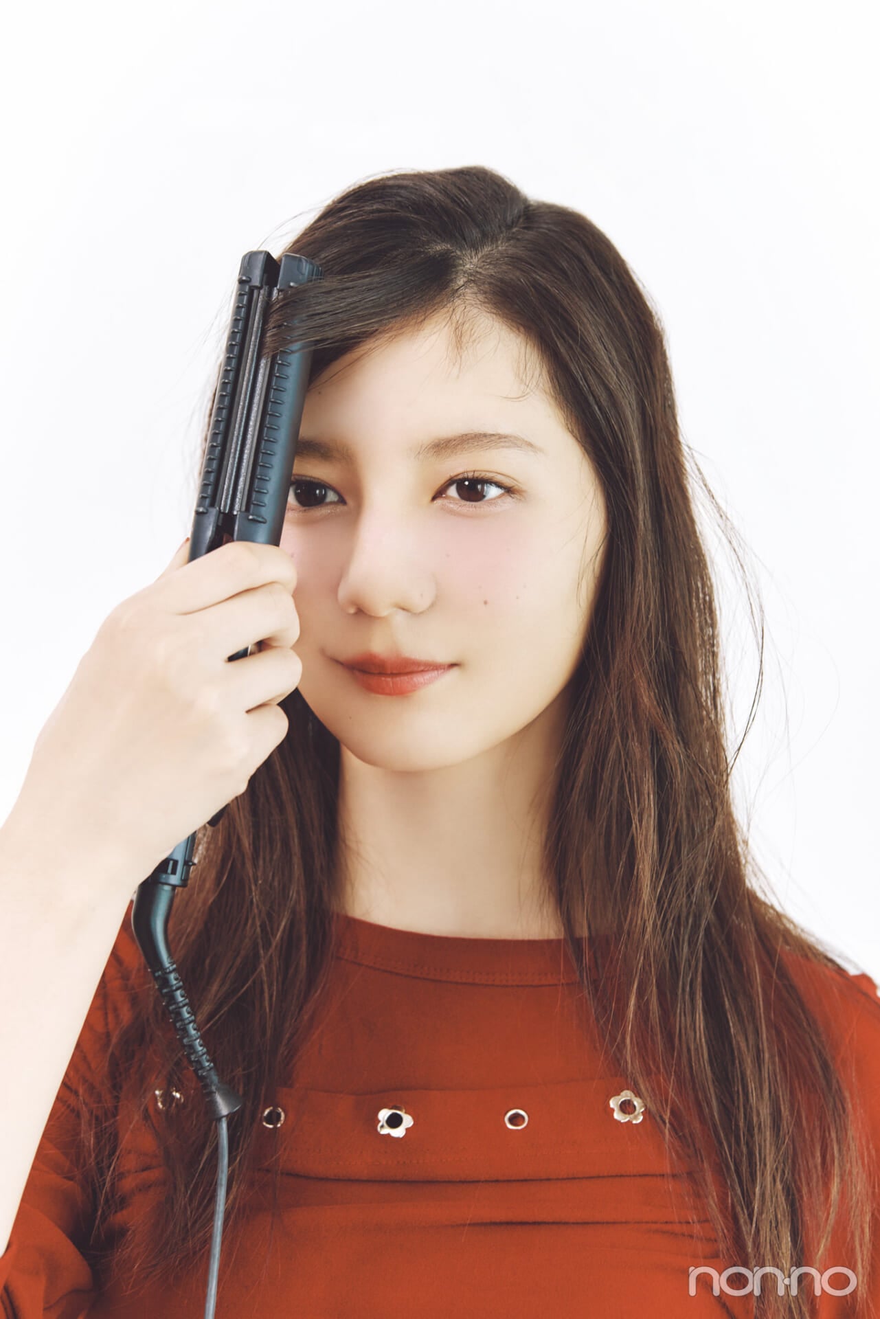 小坂菜緒のヘアアレ14daysのゆるニュアンスなランダムピン留めのプロセスカット②