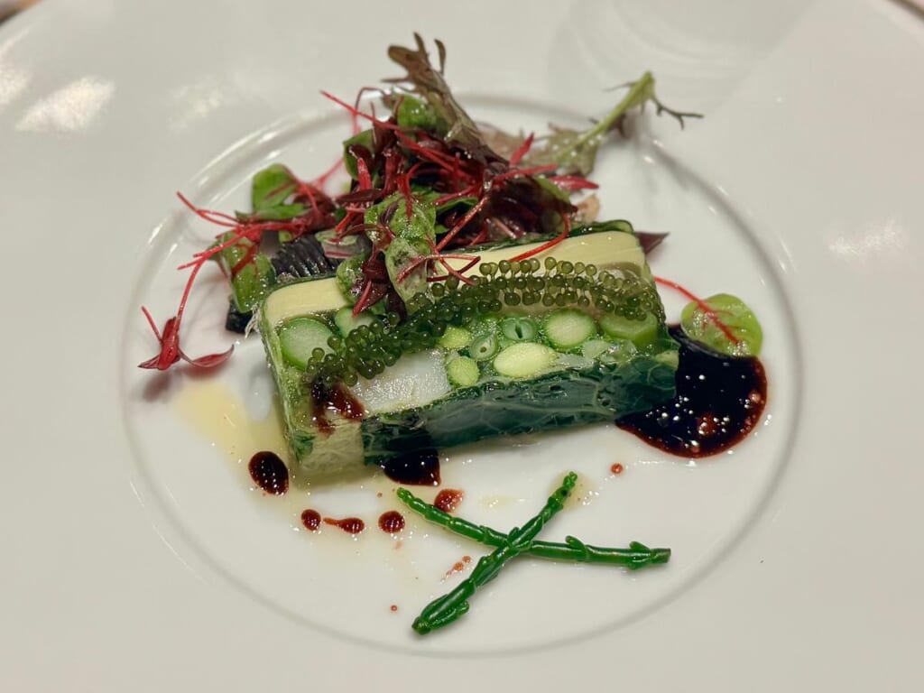 前菜、「黒い湖のテリーヌ」