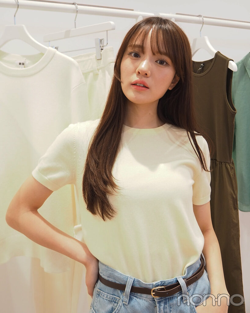 ユニクロのUVカットクルーネックセーター半袖のイエロー