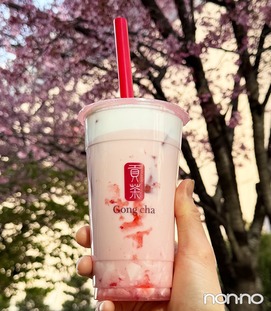 ゴンチャの「いちご杏仁 ミルクティー」