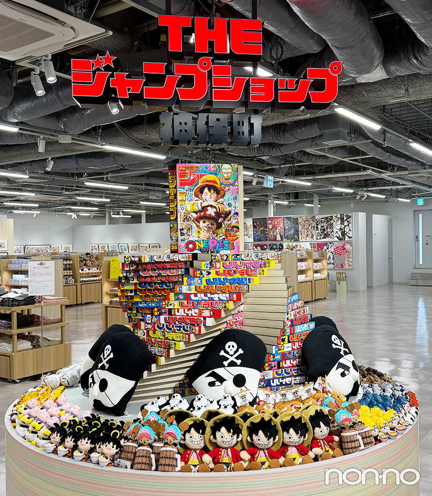 THE ジャンプショップ 神保町の店内のオブジェ