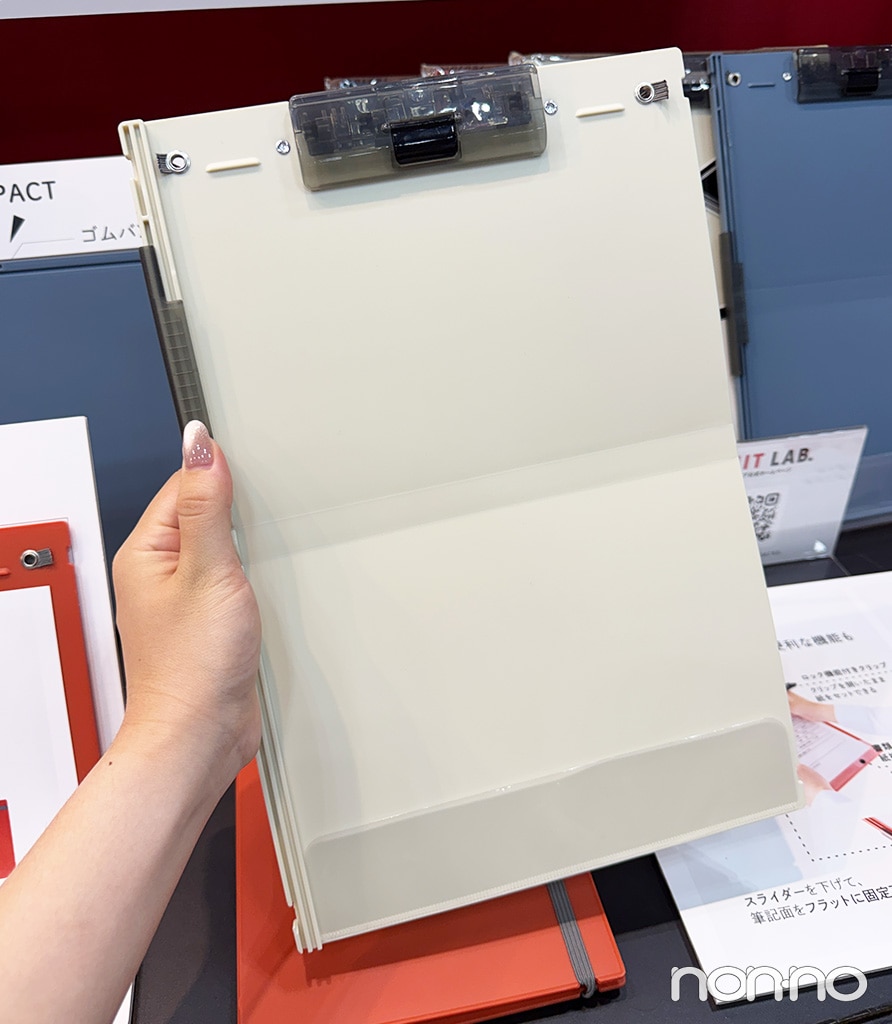 使うときはA4サイズのクリップボードに