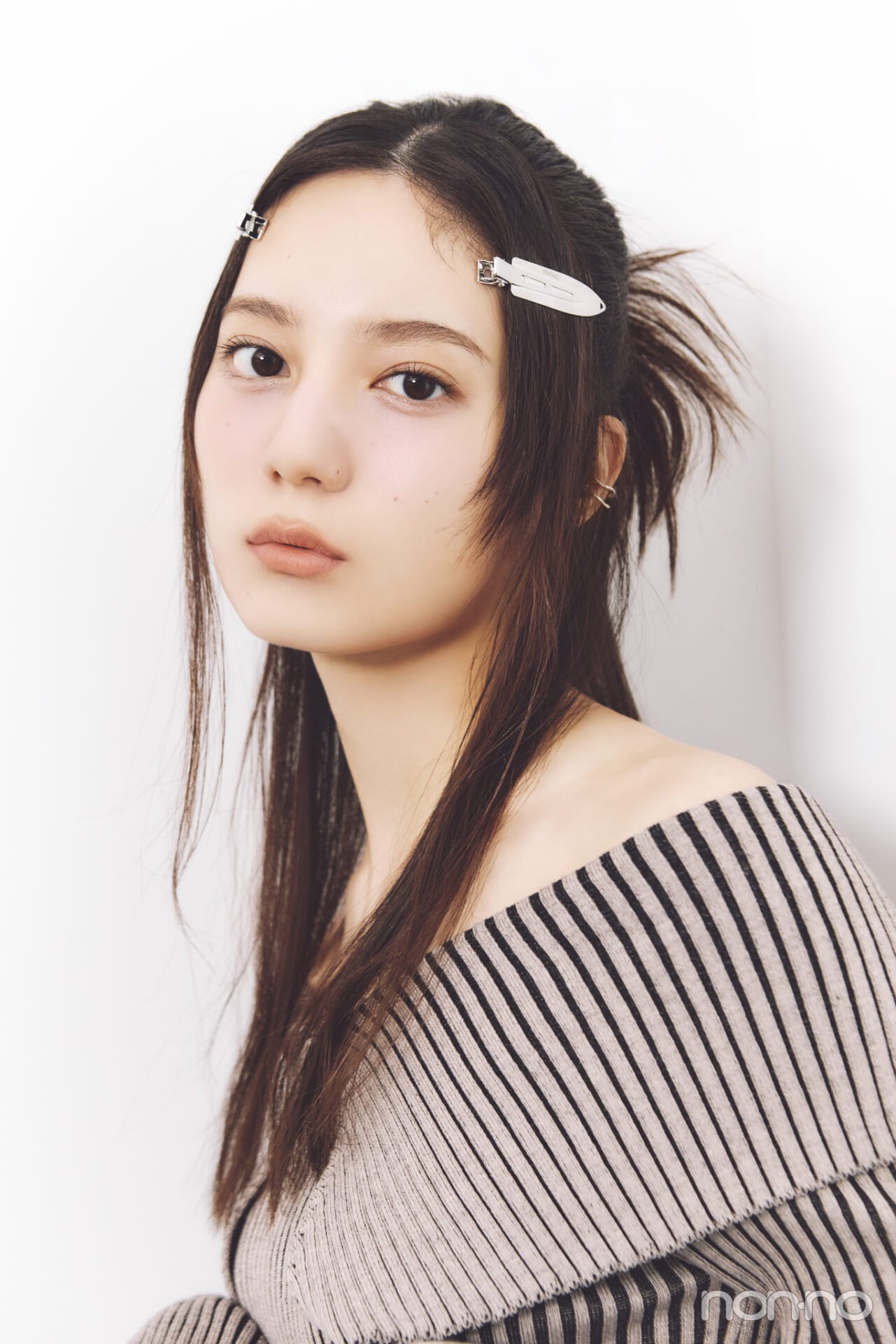 小坂菜緒のヘアアレ14daysのヘアクリップ留めハーフおだんごの仕上がりカット