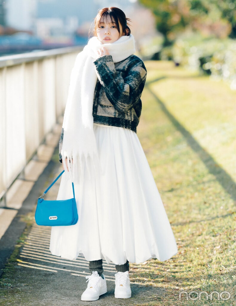 【ディズニーコーデ】バルーンスカート×ブルゾン×スニーカー