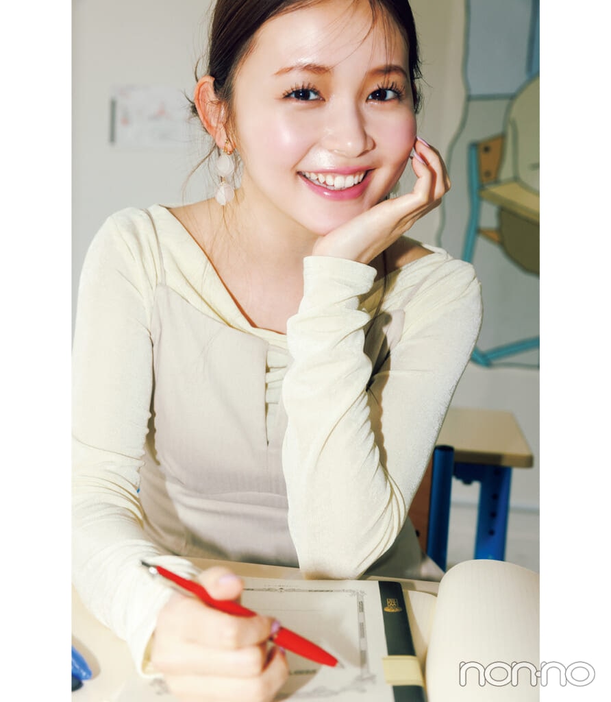 新生活で視線を惹きつけ印象づける
揺れる耳元アクセ