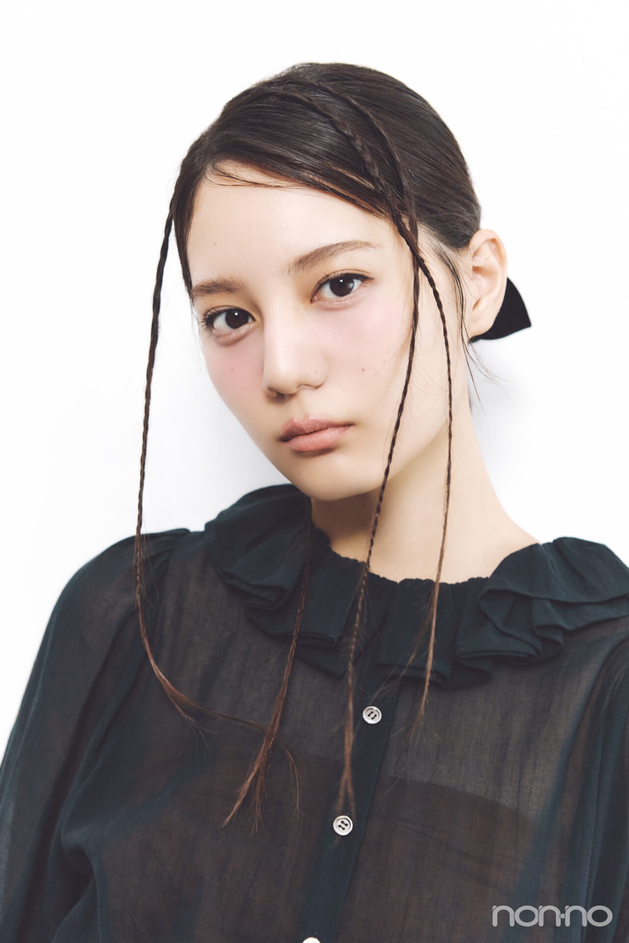 小坂菜緒のヘアアレ14daysマイクロみつあみの仕上がりカット