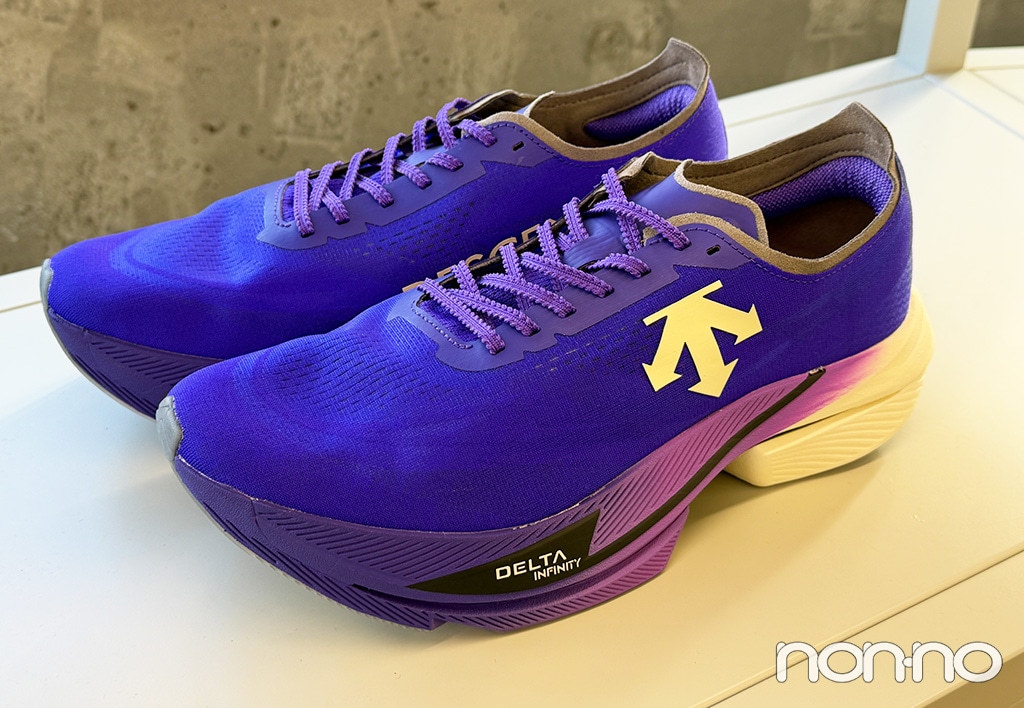 デサントの「DELATAPRO EXP V3」PPL0（パープル）