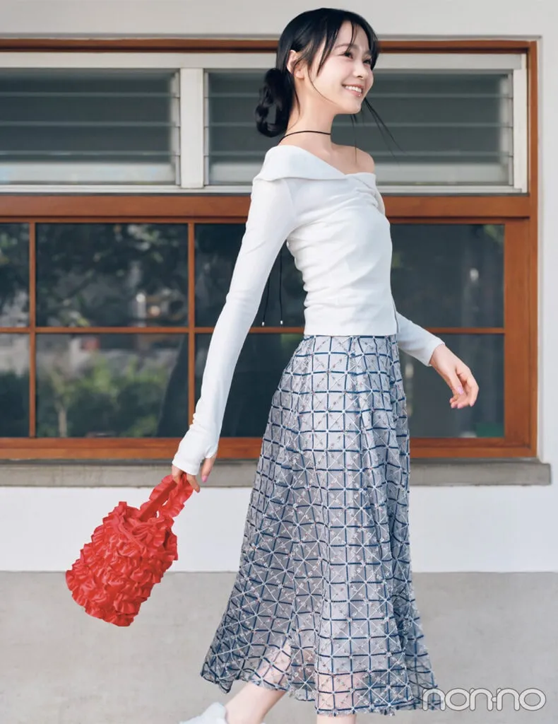 林芽亜里の大学生1週間コーデ、火曜日のスカートスタイル