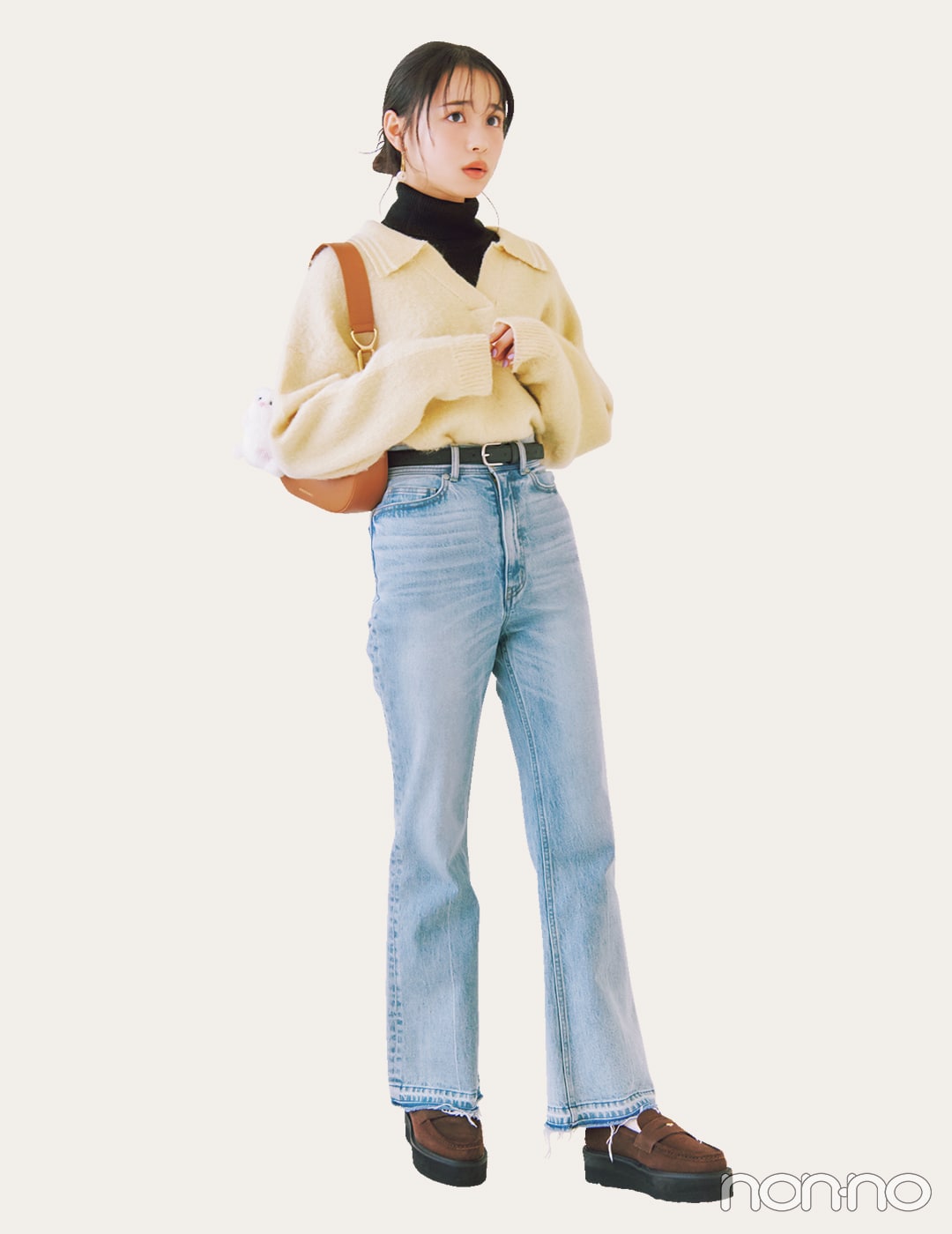 【春コーデ】デニムフレアパンツ×イエローニット