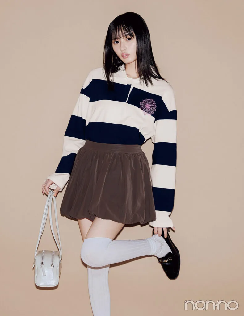 遠藤さくらの大学生の一週間コーデ、月曜日のミニスカスタイル