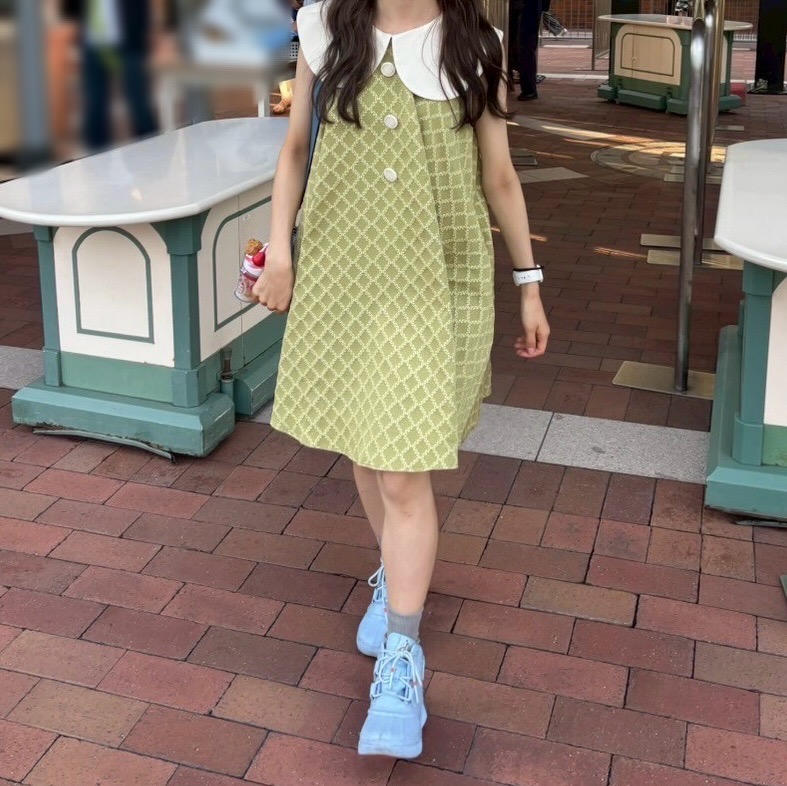 Tnewtiesの黄緑色のワンピース 着用画像