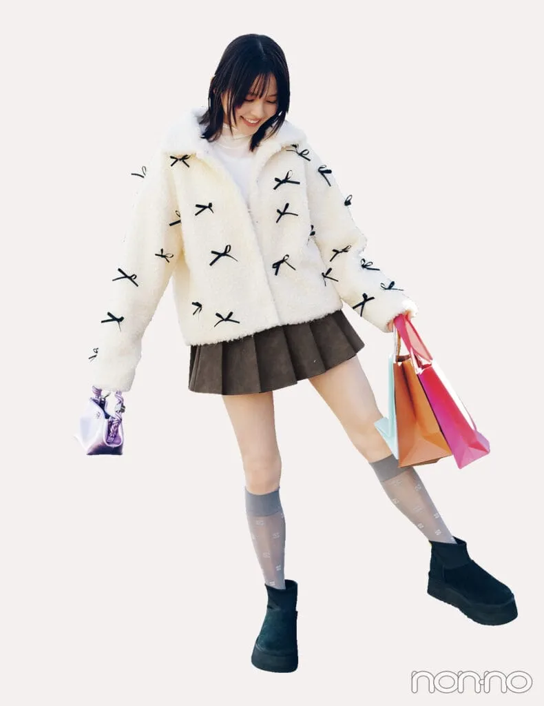 久間田琳加の大学生の一週間コーデ、日曜日のミニスカスタイル