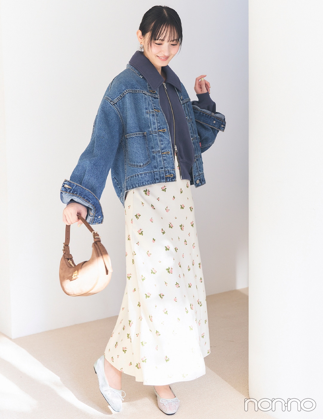 【春コーデ】花柄ワンピース×ジップパーカ×デニムジャケット