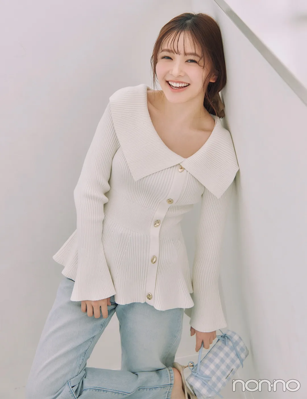 久間田琳加の大学生の一週間コーデ、火曜日のデニムスタイル