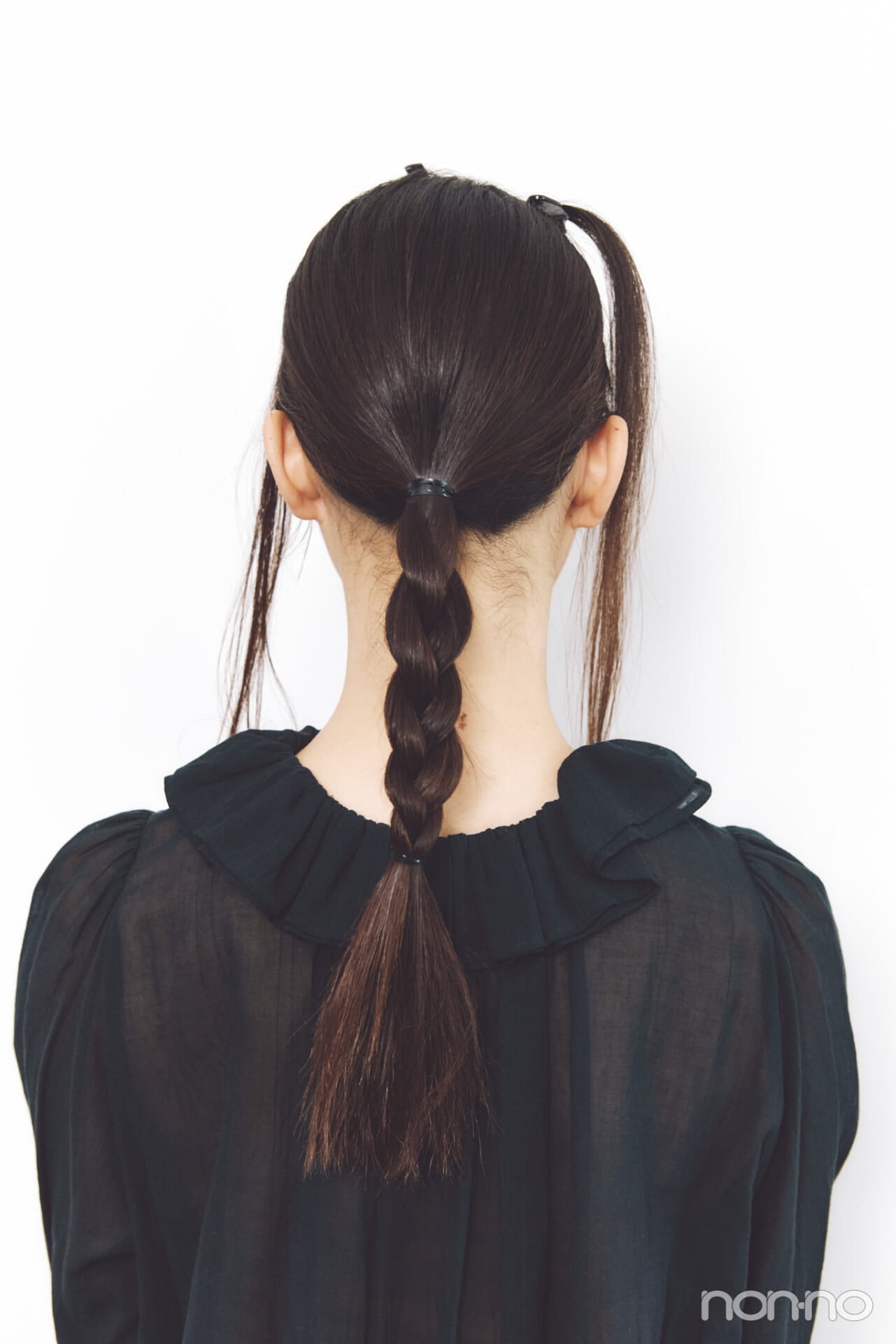 小坂菜緒のヘアアレ14daysマイクロみつあみのプロセス②