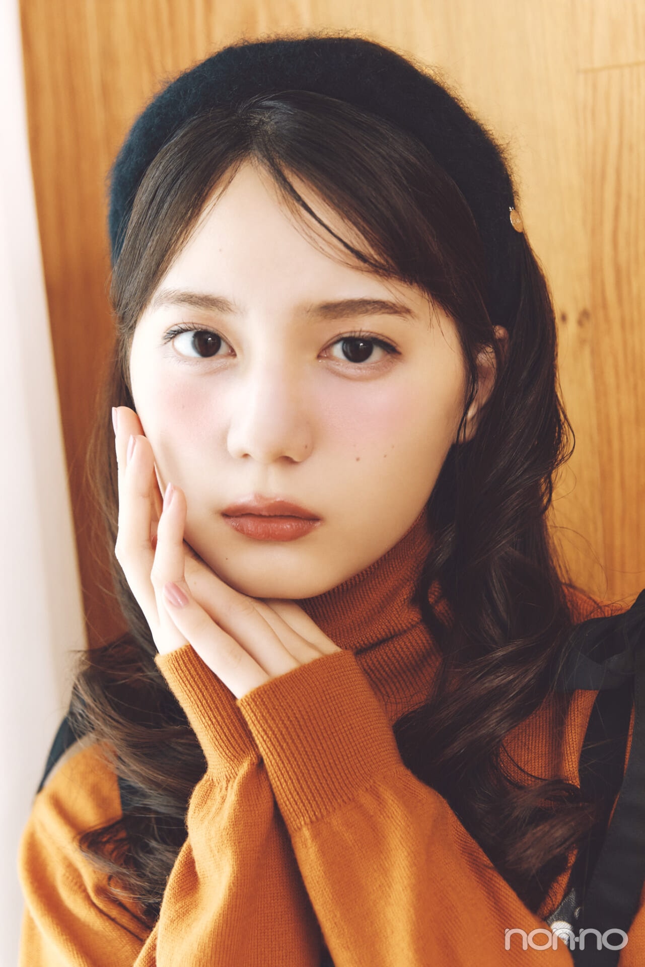 小坂菜緒のヘアアレ14daysのコロネ巻きのアザーカット
