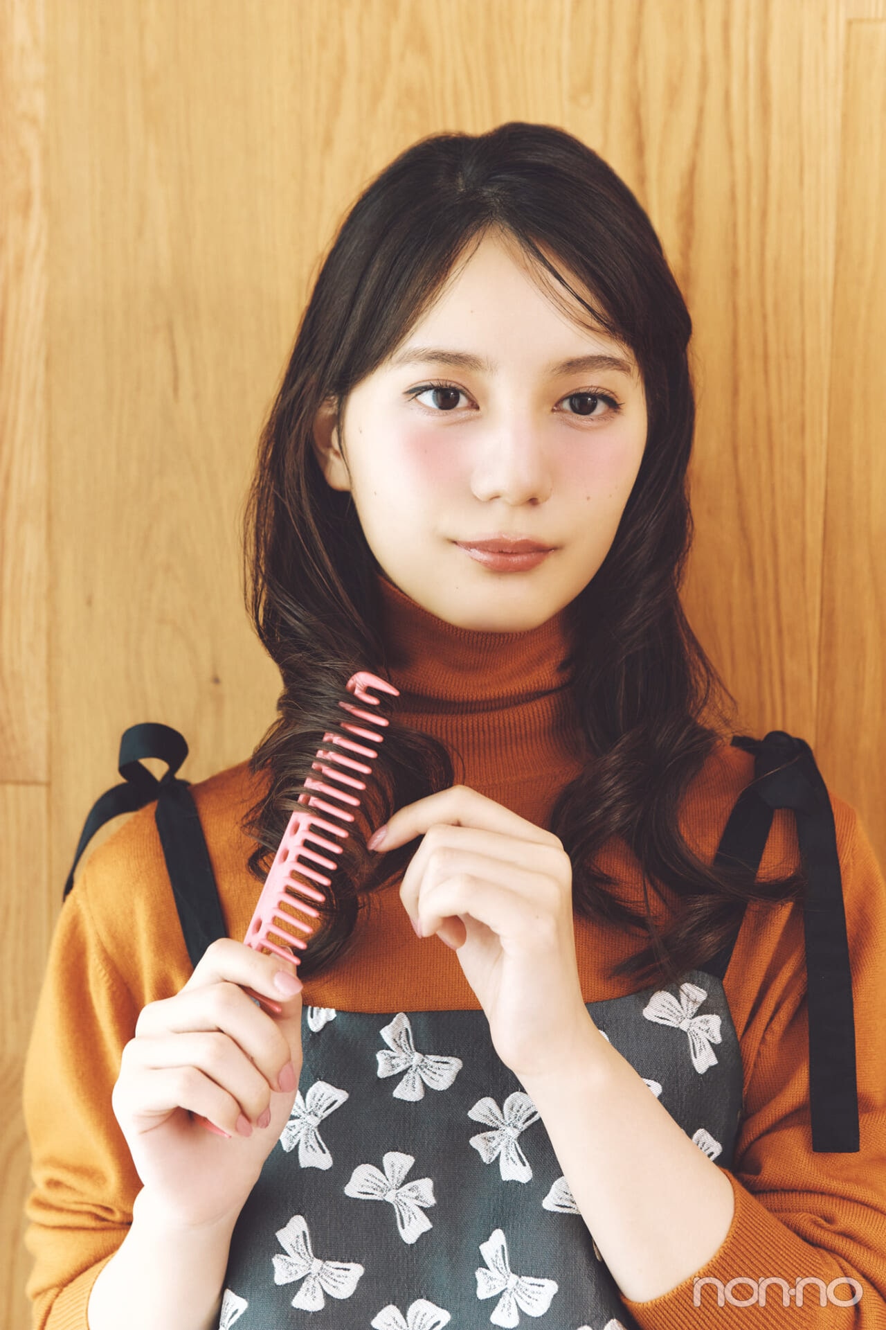 小坂菜緒のヘアアレ14daysのコロネ巻きのプロセス③