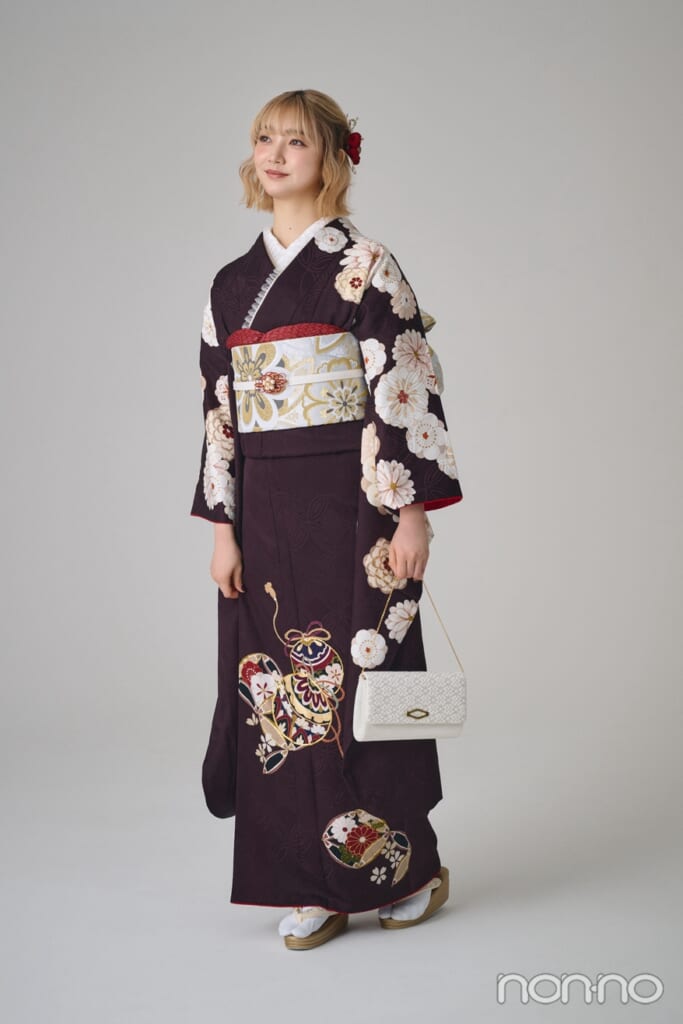 振袖を着たときの歩き方の正解カット