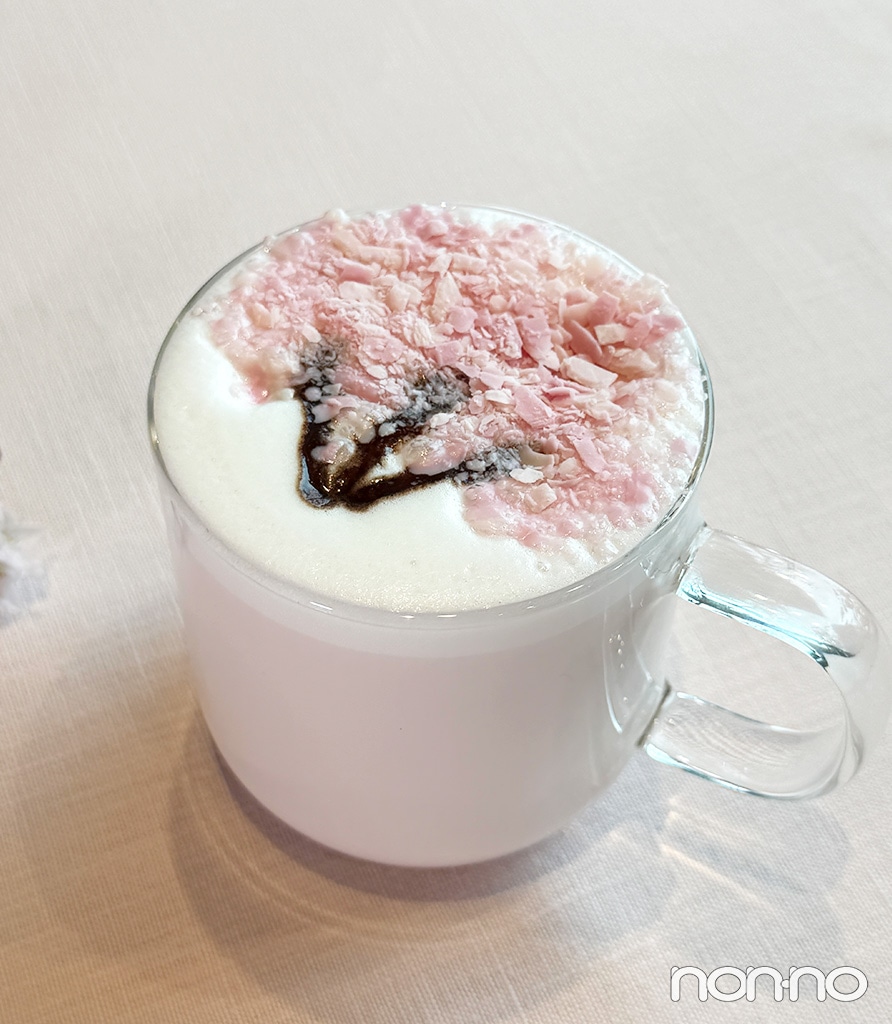 スタバ新作　桜 咲くよ ラテ