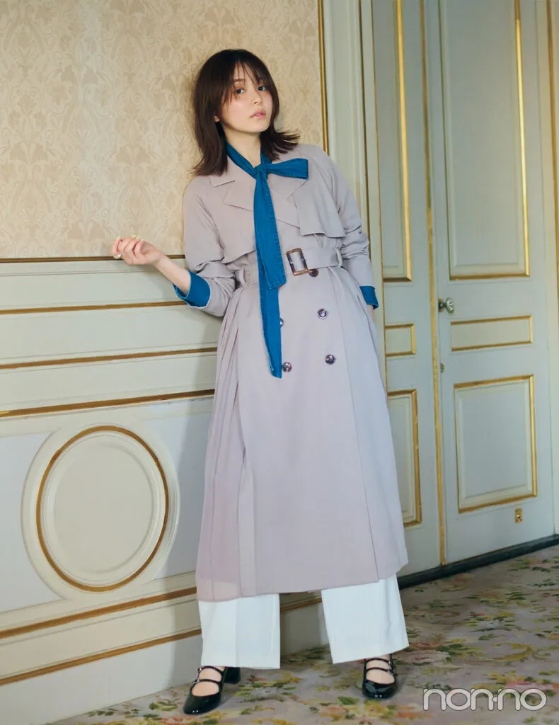 久間田琳加の大学生の一週間コーデ、月曜日のトレンチコートスタイル