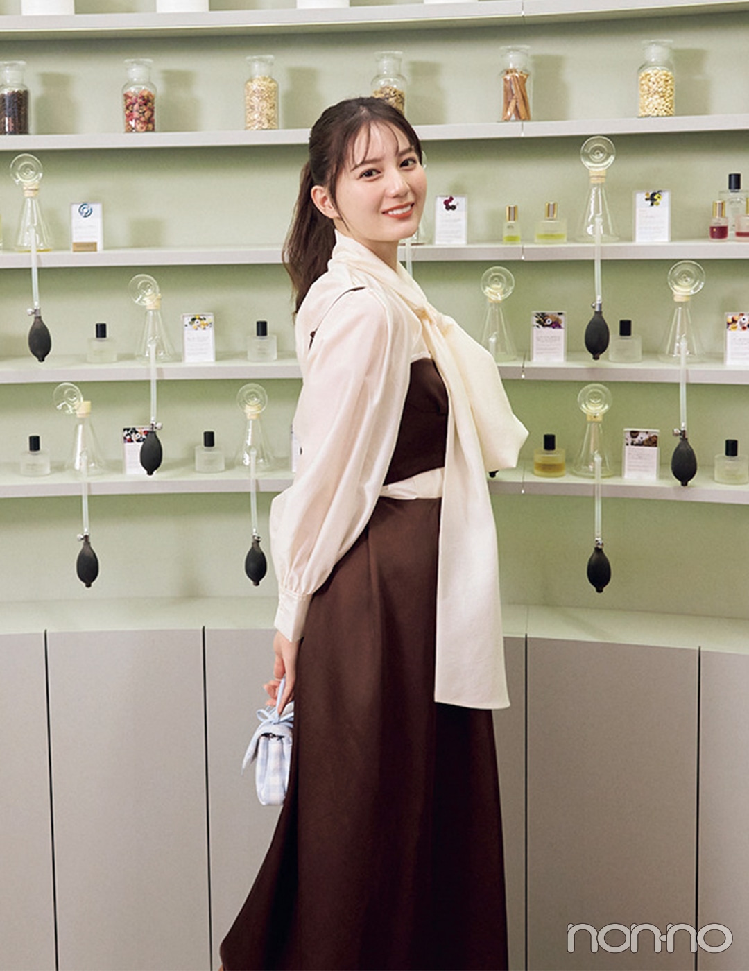 ファッション人気記事ランキング4位の小坂菜緒(日向坂46)のコーディネート