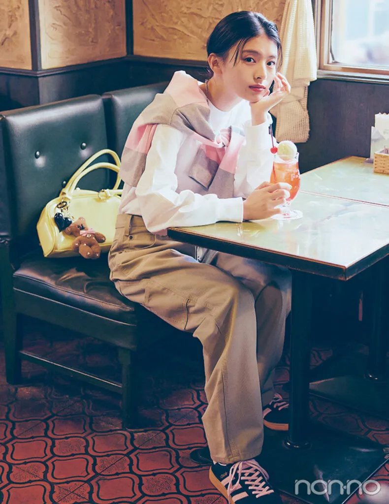 出口夏希の大学生の一週間コーデ、火曜日のパンツスタイル