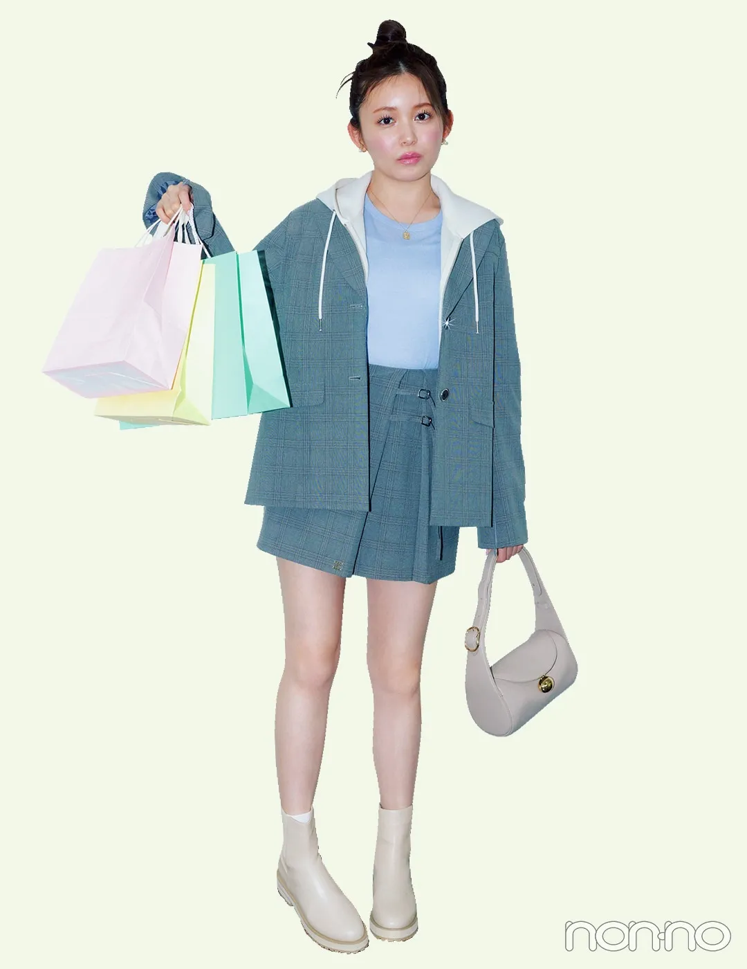 久間田琳加の大学生の一週間コーデ、土曜日のセットアップスタイル