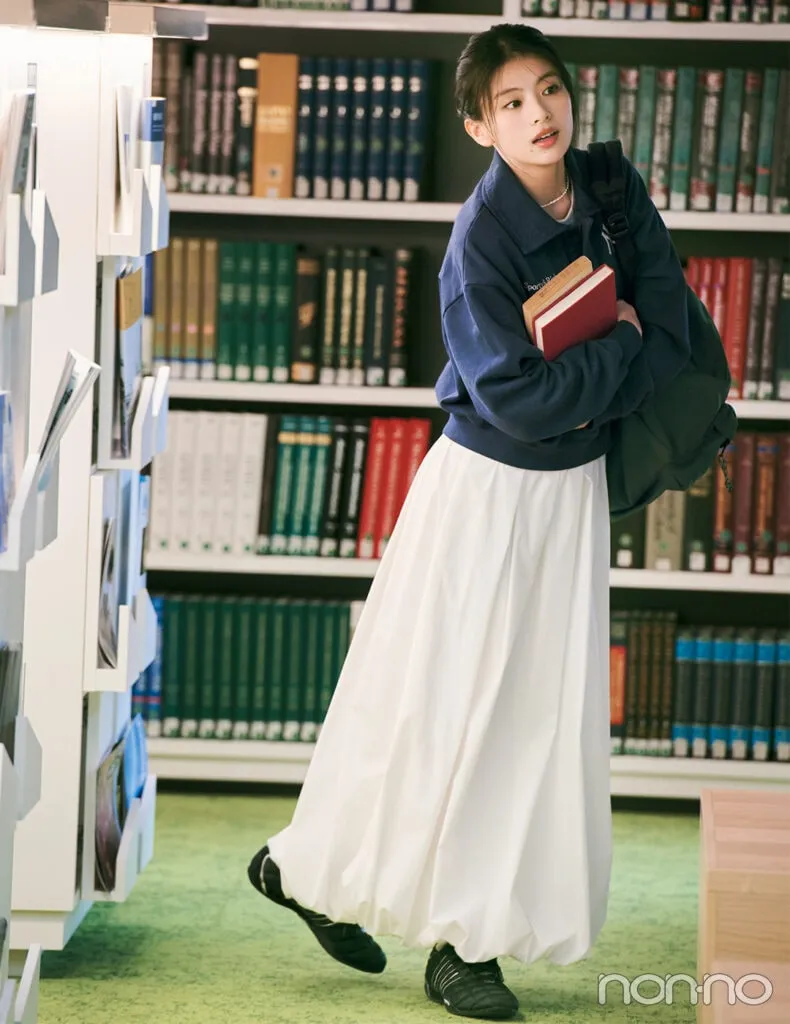 出口夏希の大学生の一週間コーデ、水曜日のロングスカートスタイル