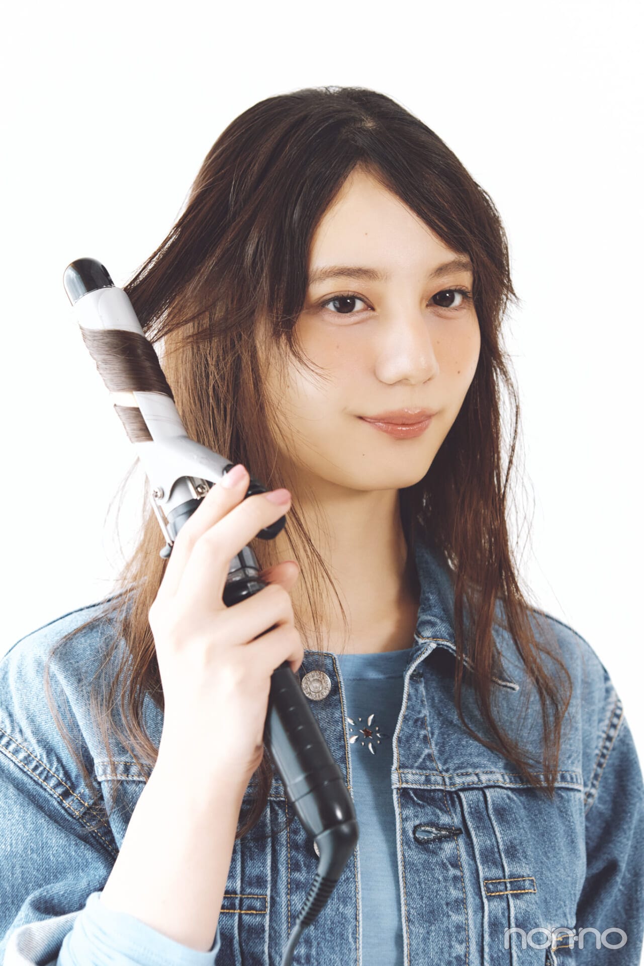 小坂菜緒のヘアアレ14daysのバブーシュカ巻きのプロセス①