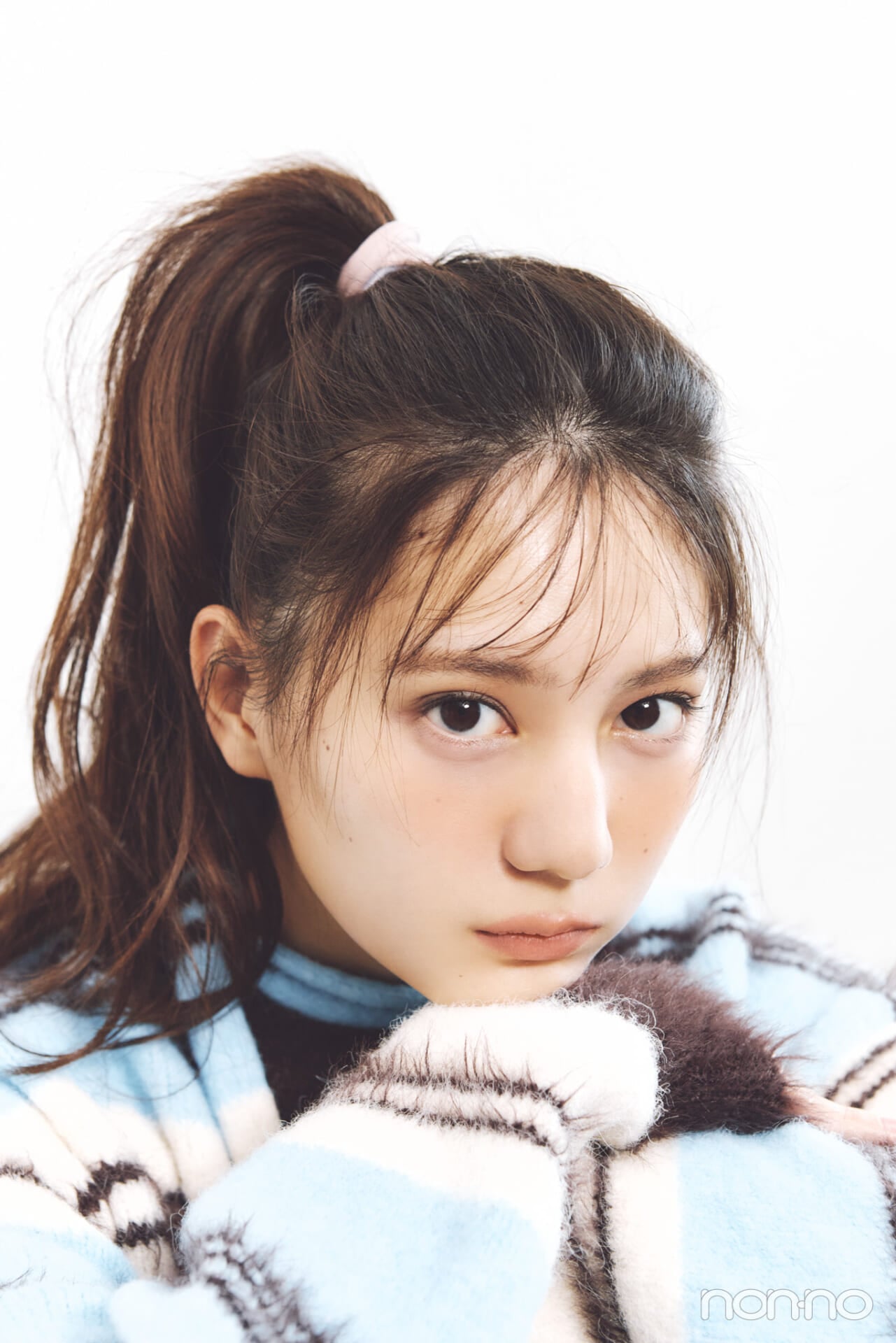 小坂菜緒のヘアアレ14daysのサイドポニーの仕上がりカット