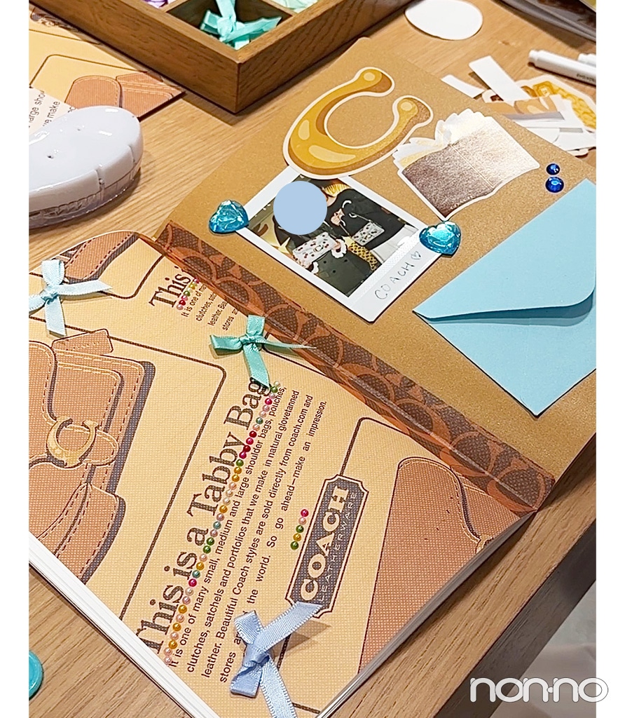 チェキを貼り付けたノートブック