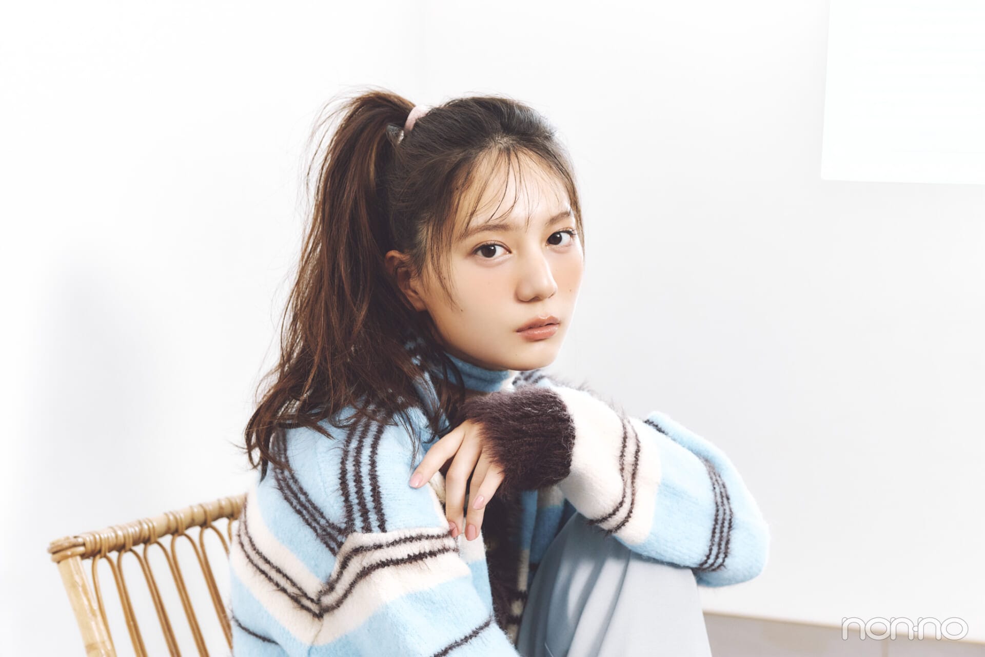 小坂菜緒のヘアアレ14daysのサイドポニーのアザーカット