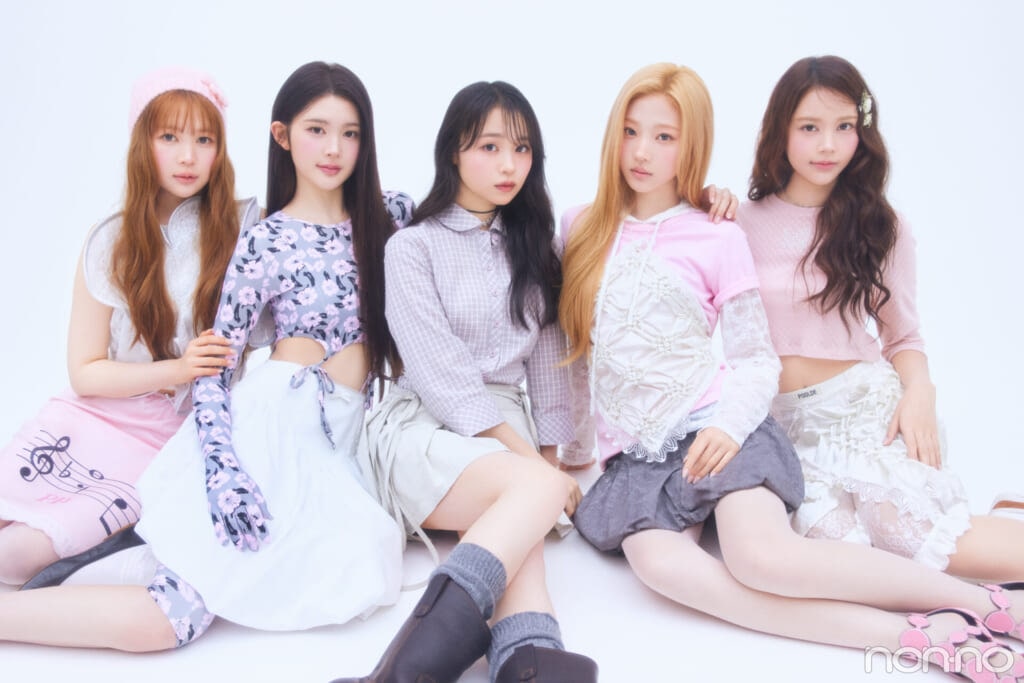 CARMEN、STELLA、A-NA、YE-ONと林芽亜里の集合カット
