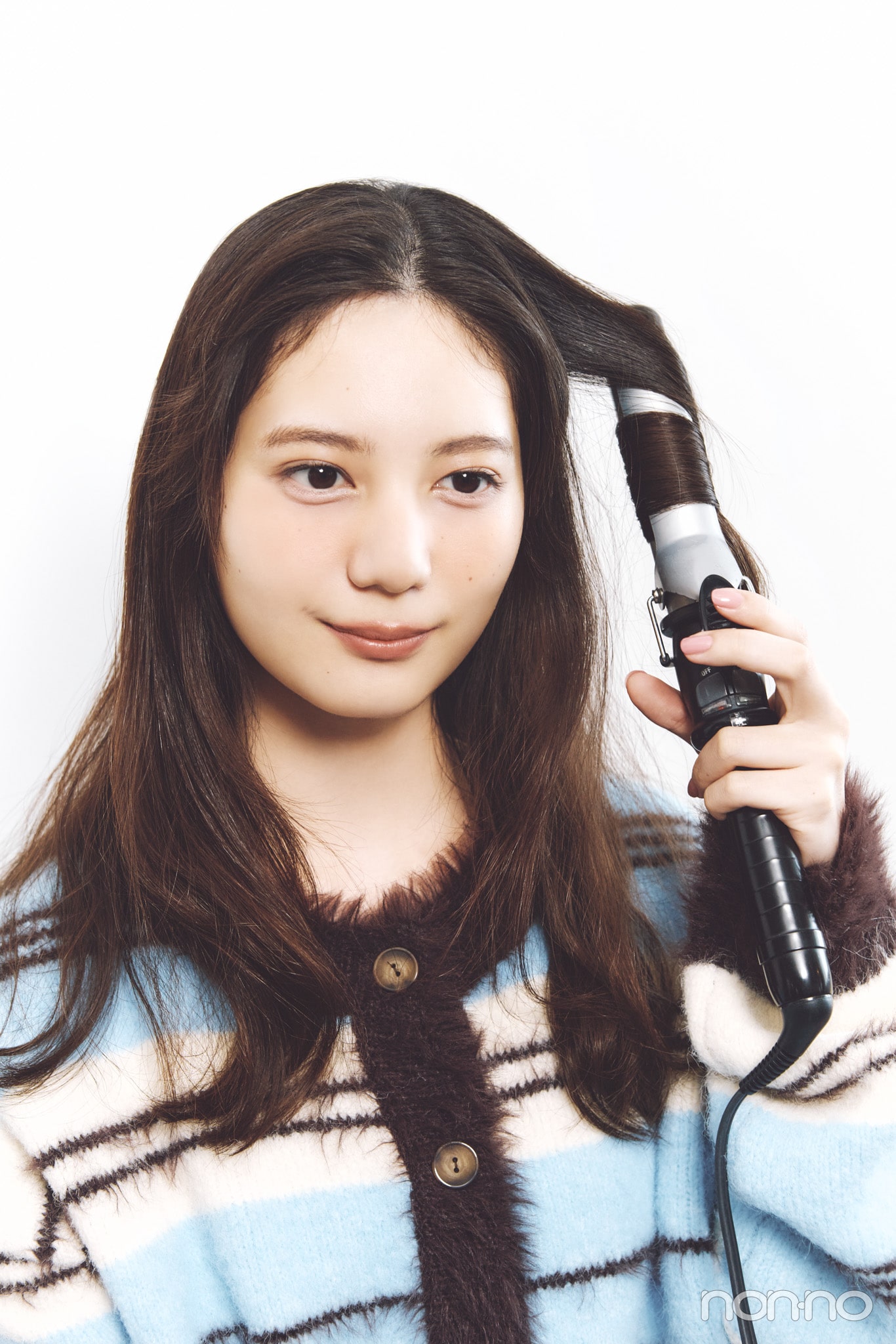 小坂菜緒のヘアアレ14daysのサイドポニーのプロセス①