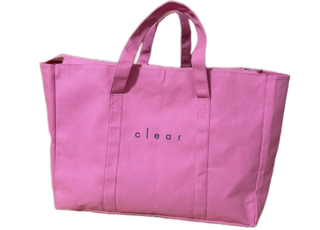 ピンクのバッグ