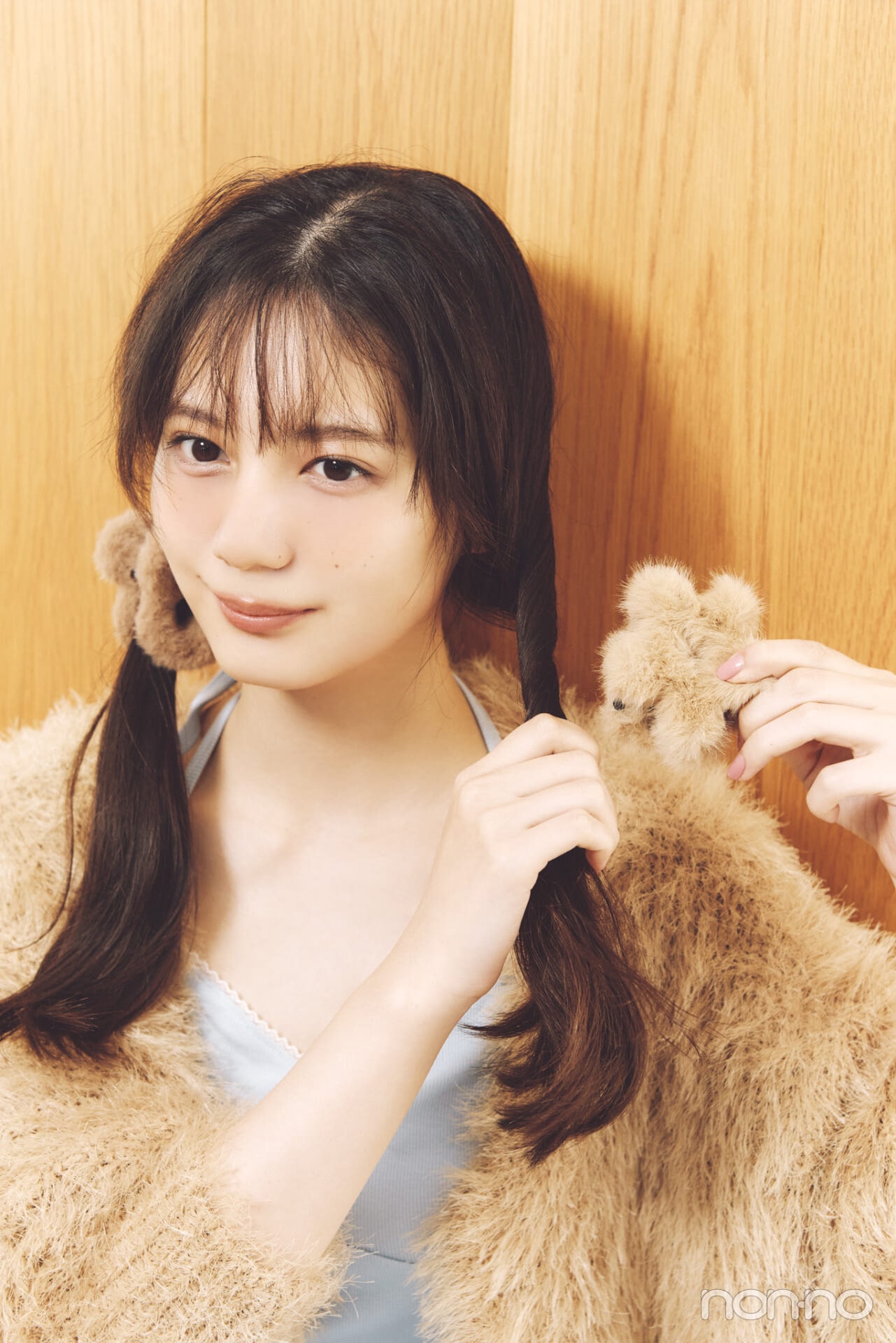 小坂菜緒のヘアアレ14daysのツインテールのプロセス②