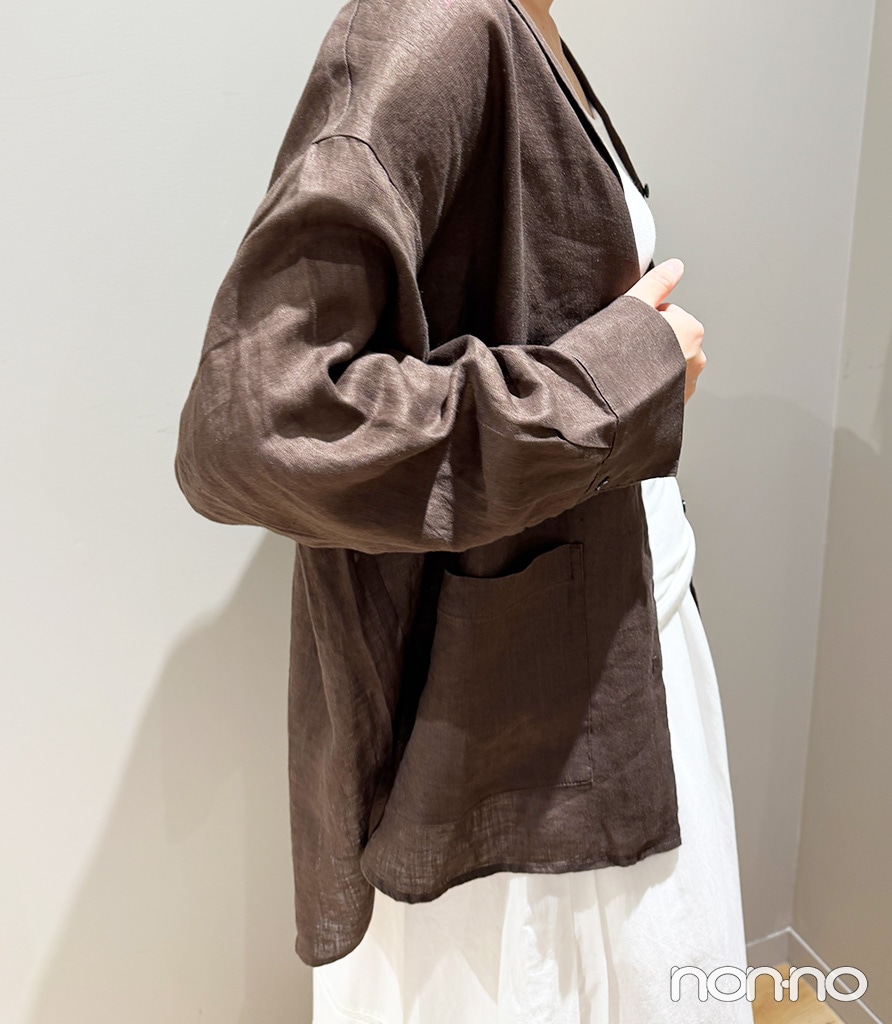 グローバルワークのフレンチリネンジャケットの横からみた写真