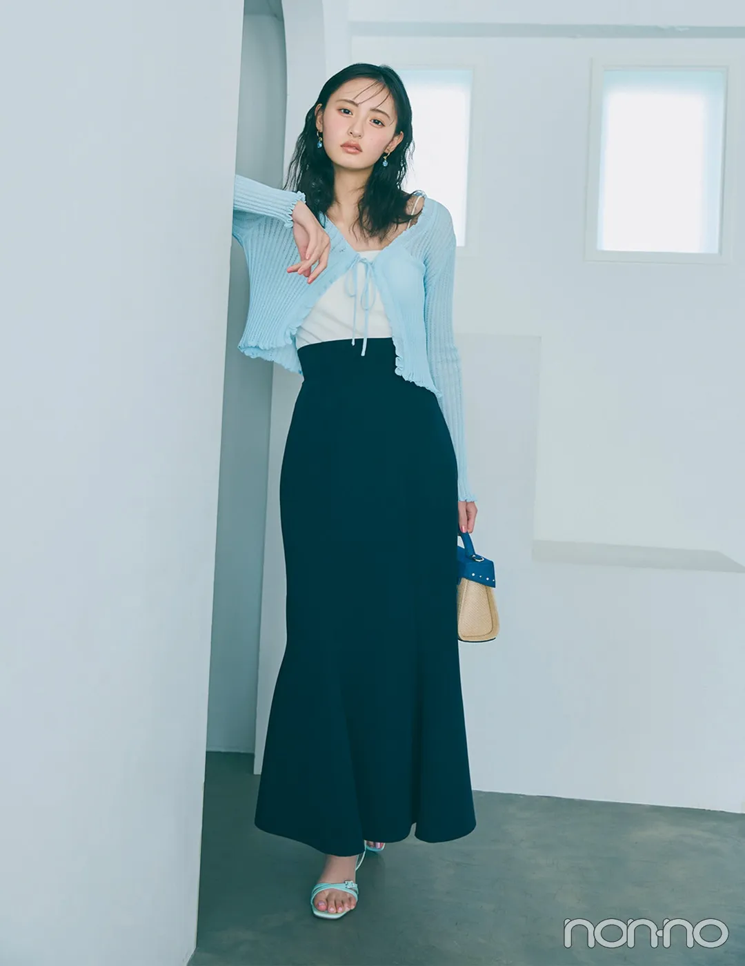 遠藤さくらの大学生の一週間コーデ、金曜日のロンスカスタイル