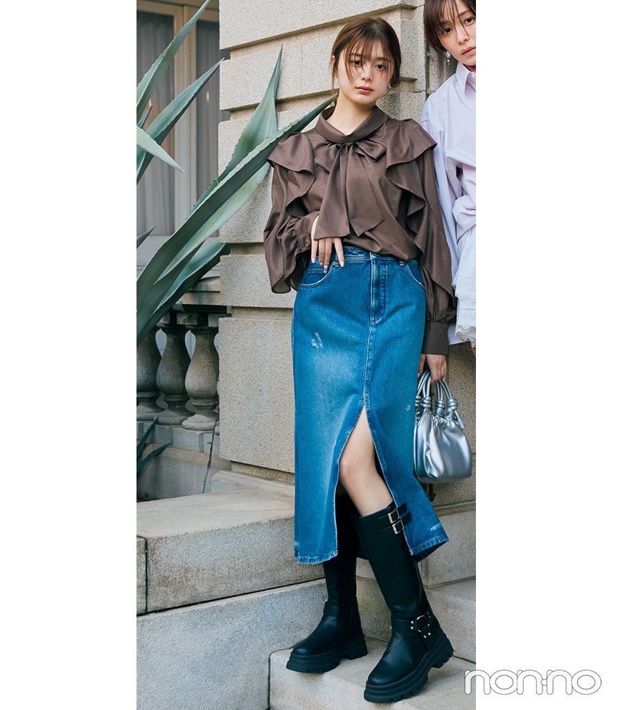 スリット入りデニムロンスカ×ロングブーツのコーデ