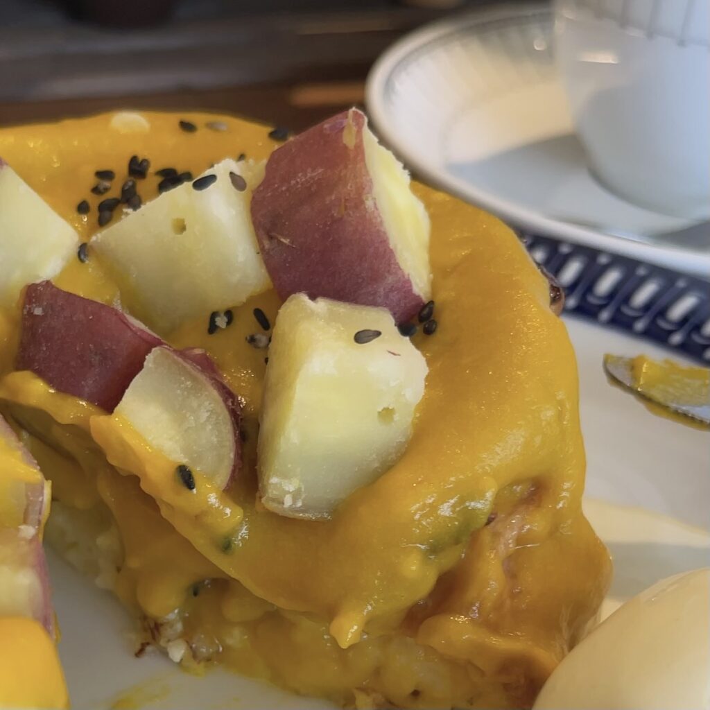 CONTAINER cafe&bar コンテナ 期間限定メニュー カボチャとさつまいものフレンチトースト(バニラアイス添え) 断面