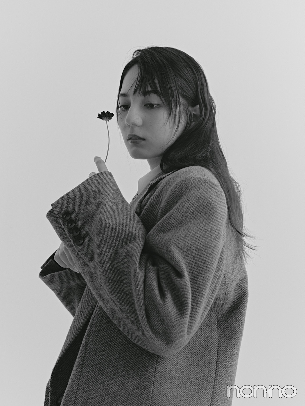 小坂菜緒とチョコレートコスモス