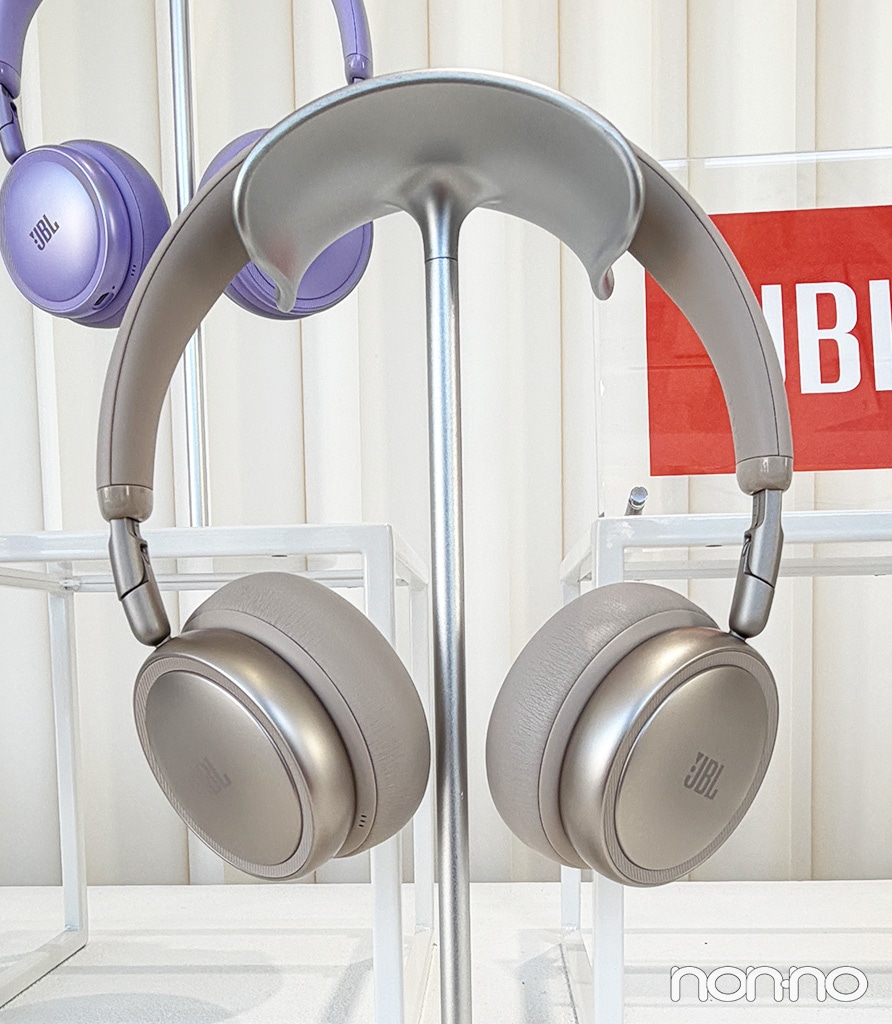 『JBL Live 680NC』のシャンパン