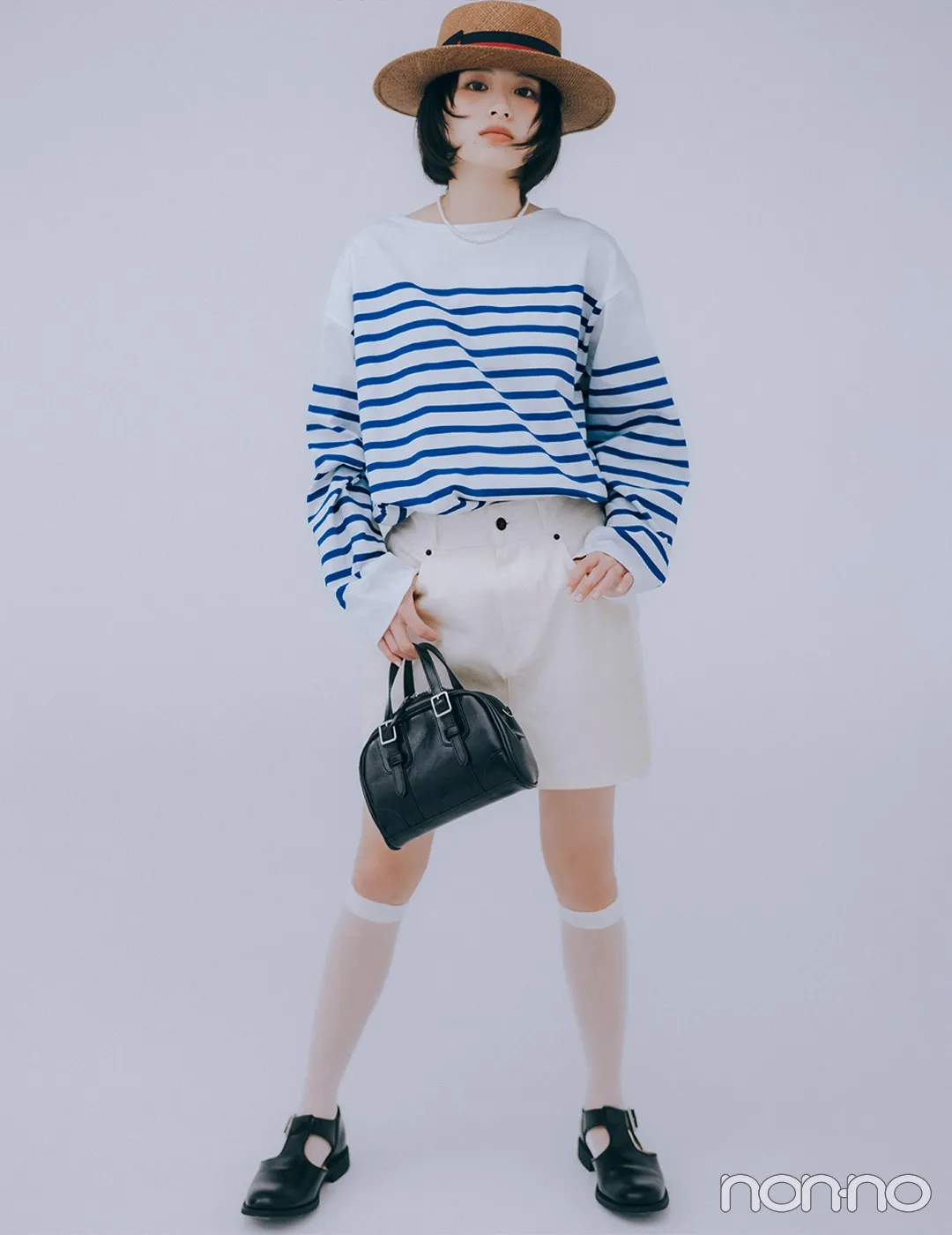 出口夏希の大学生の一週間コーデ、日曜日のミニスカスタイル