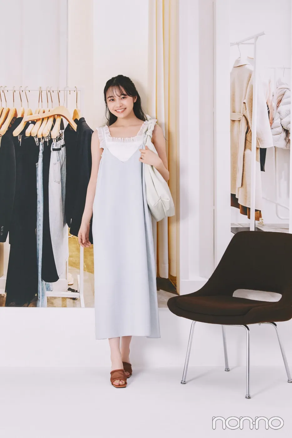 林芽亜里の大学生の一週間コーデ、水曜日のワンピーススタイル