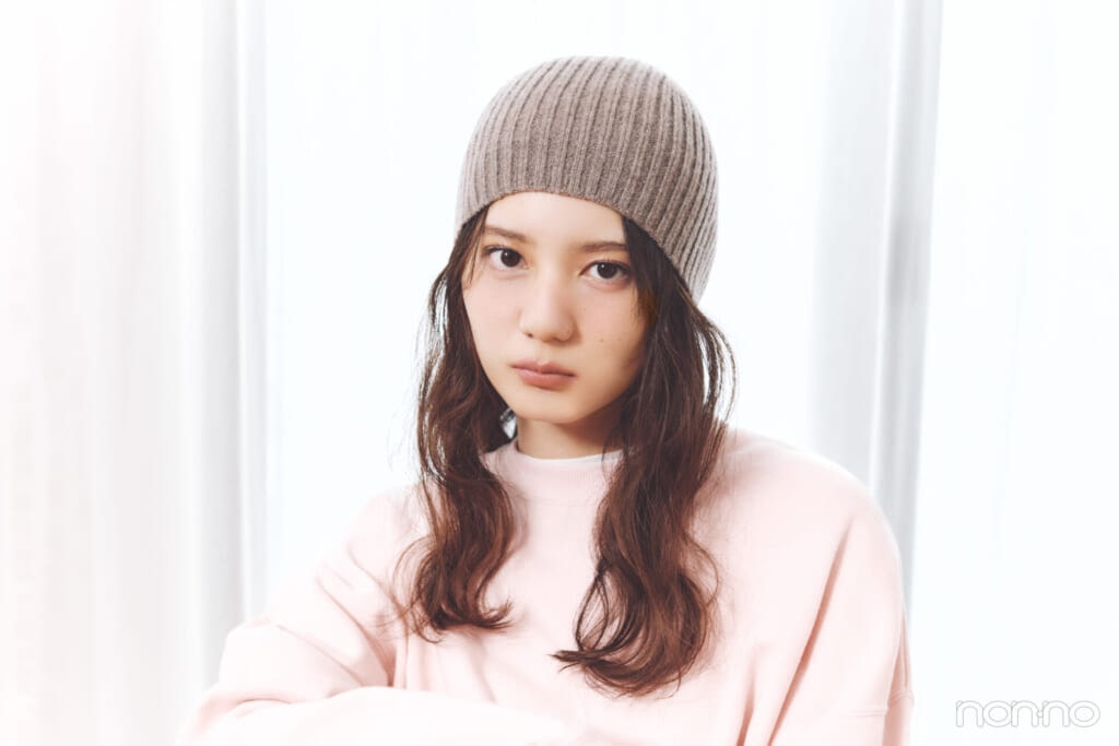 小坂菜緒のヘアアレ14daysのニット帽アレンジのアザーカット