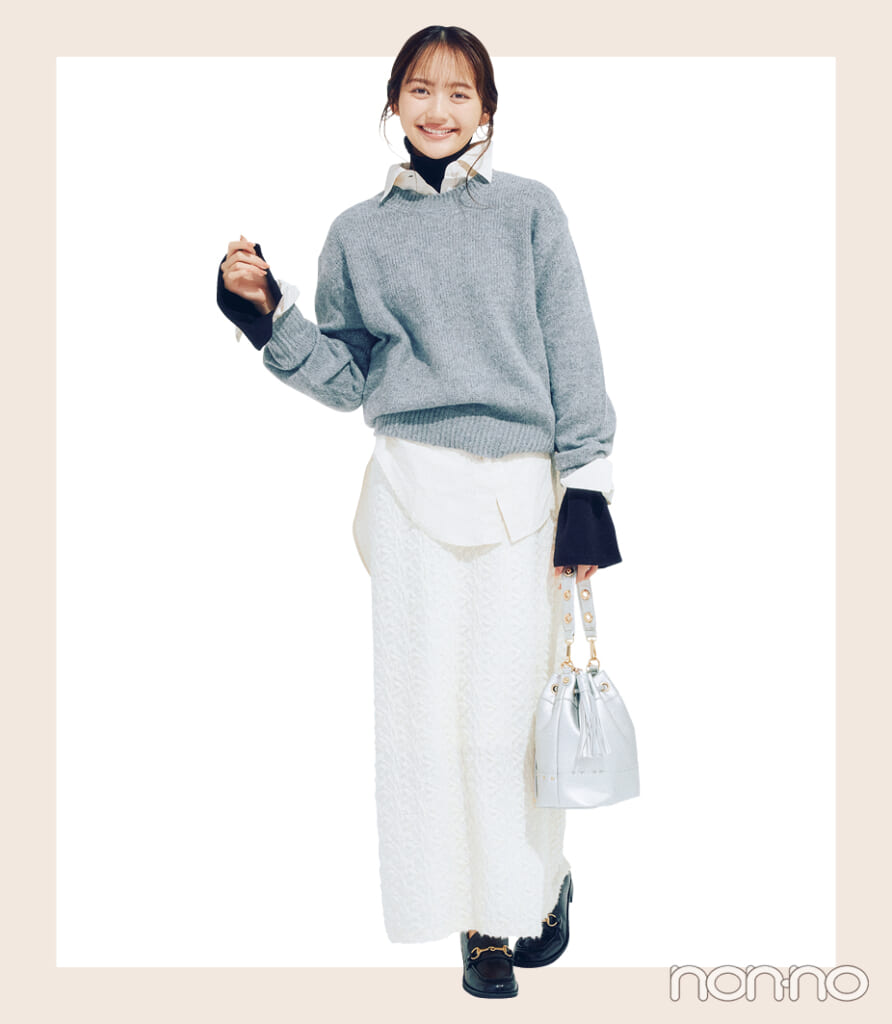 着崩すことでニットコーデが着やせして見えるテク