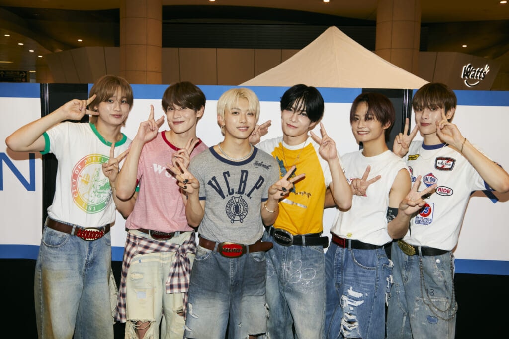 リリースイベントに登場したDXTEENの集合写真
